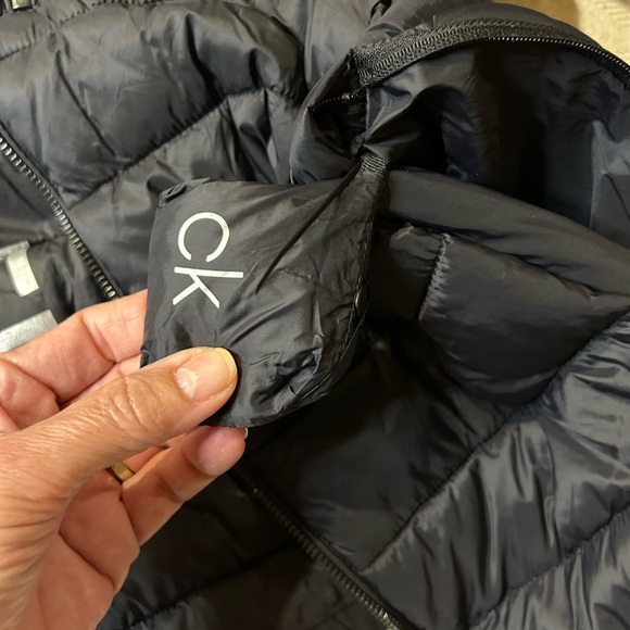 Calvin Klein Packable Puffer Black Jacket. Carry pouch attached. Nearly new Med. - Picture 11 of 12